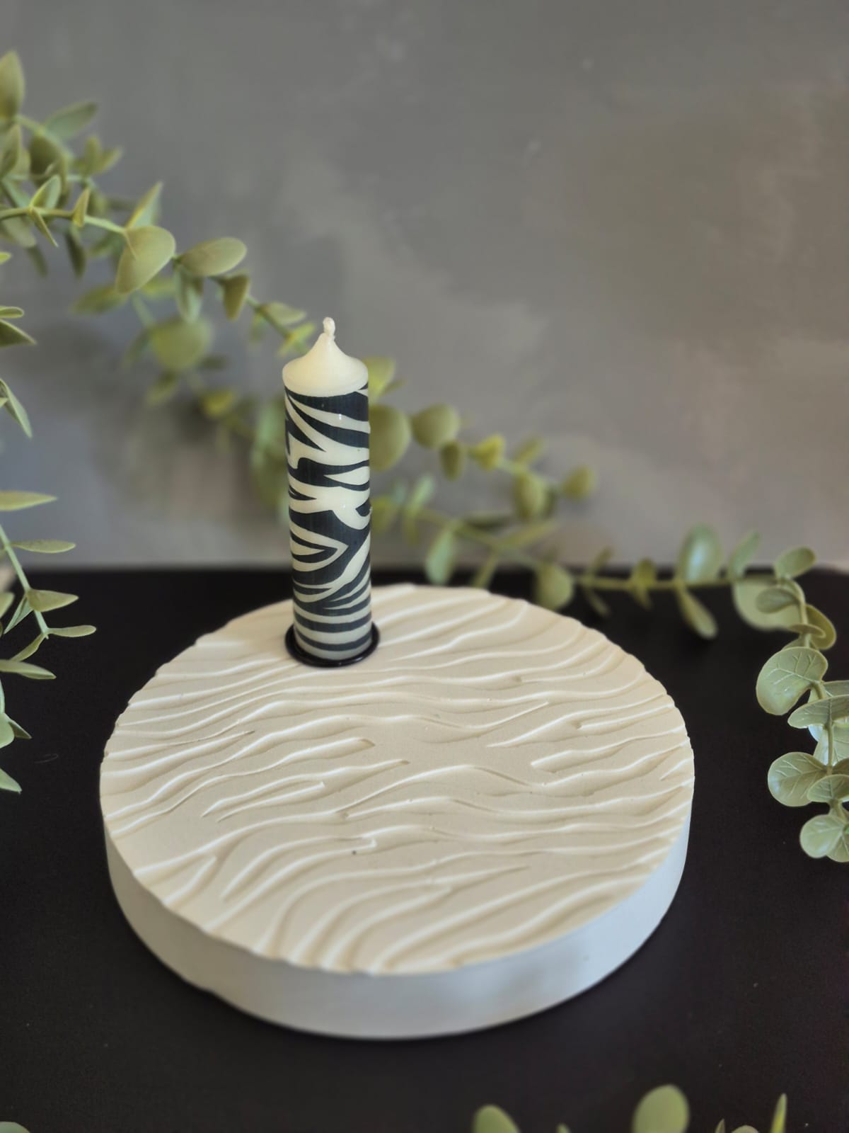Silikonform Kerzenteller RUND  im Leo oder Zebradesign