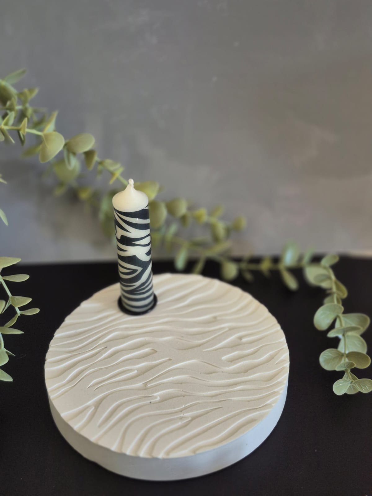 Silikonform Kerzenteller RUND  im Leo oder Zebradesign