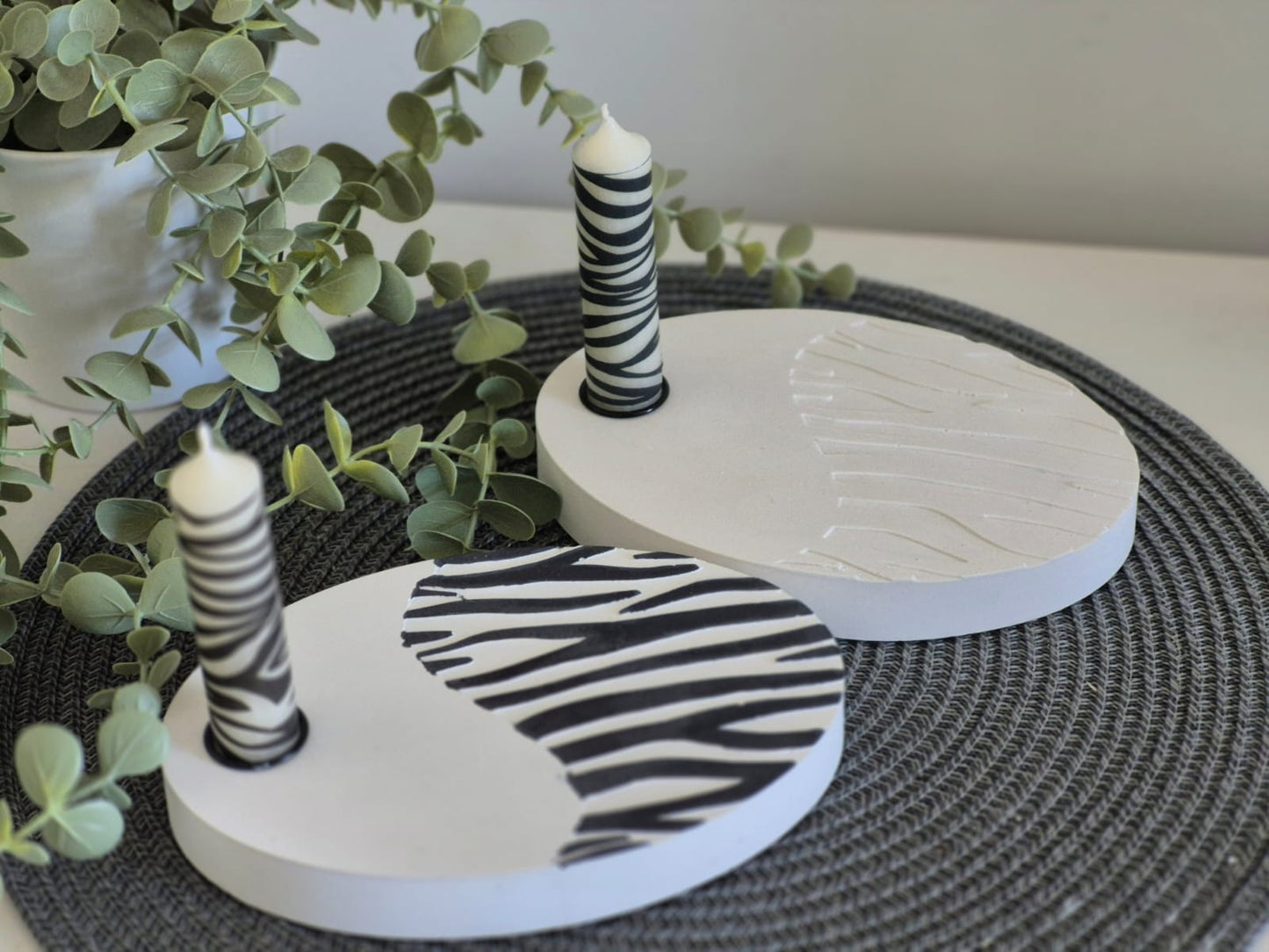 Silikonform Kerzenteller oval für Stabkerzen Zebra oder Leo
