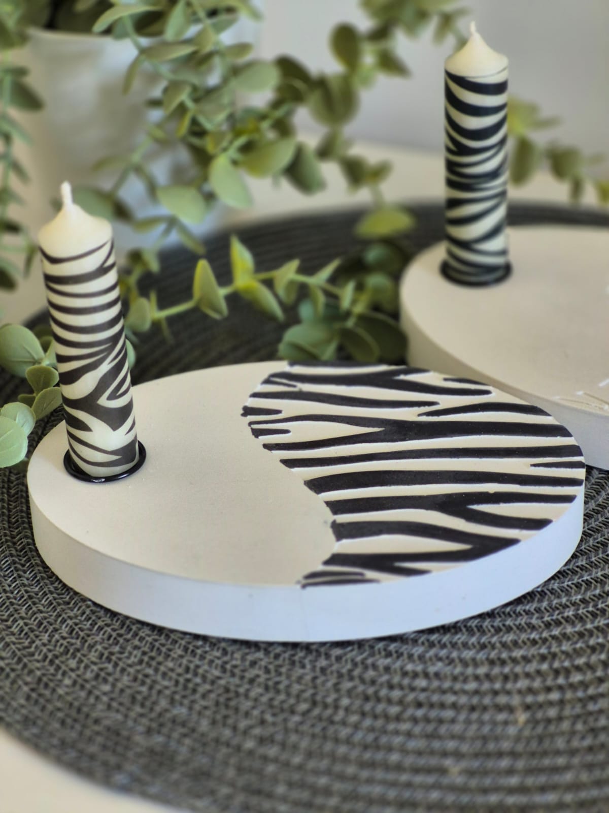 Silikonform Kerzenteller oval für Stabkerzen Zebra oder Leo