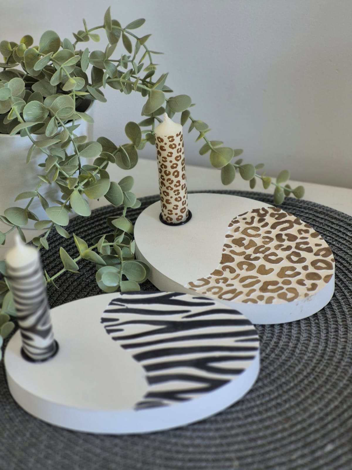 Silikonform Kerzenteller oval für Stabkerzen Zebra oder Leo