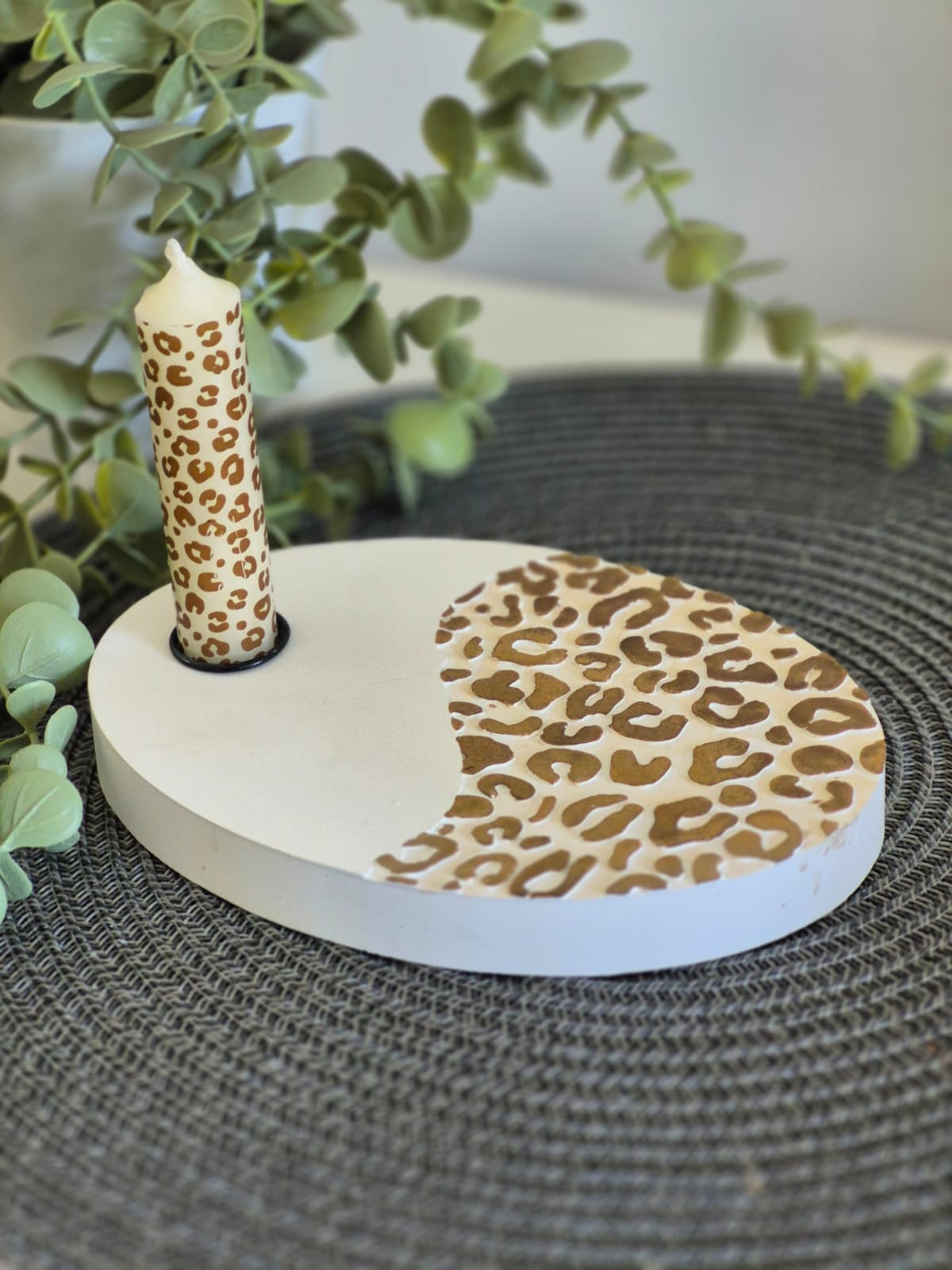 Silikonform Kerzenteller oval für Stabkerzen Zebra oder Leo