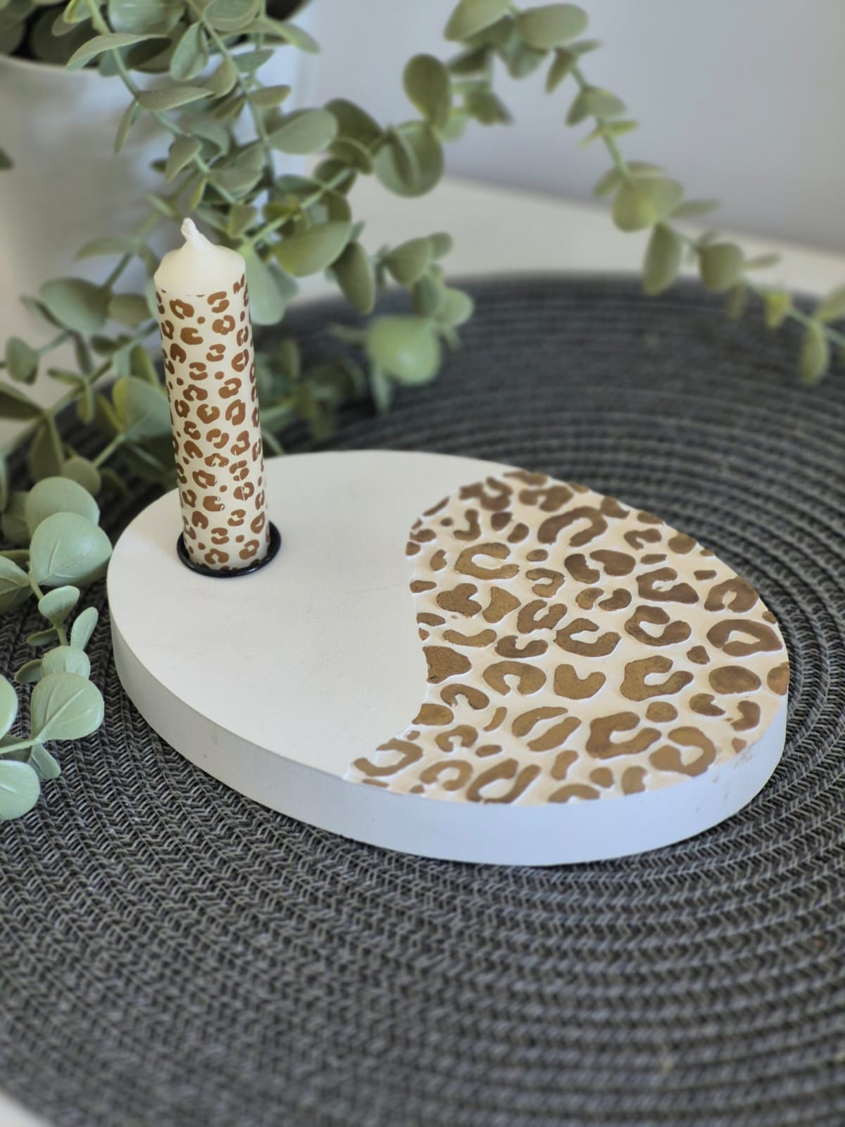Silikonform Kerzenteller oval für Stabkerzen Zebra oder Leo