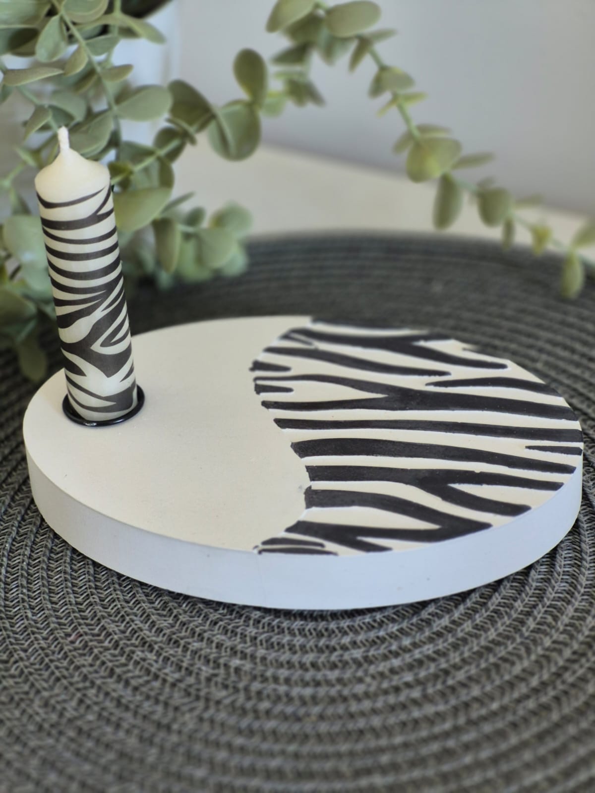 Silikonform Kerzenteller oval für Stabkerzen Zebra oder Leo