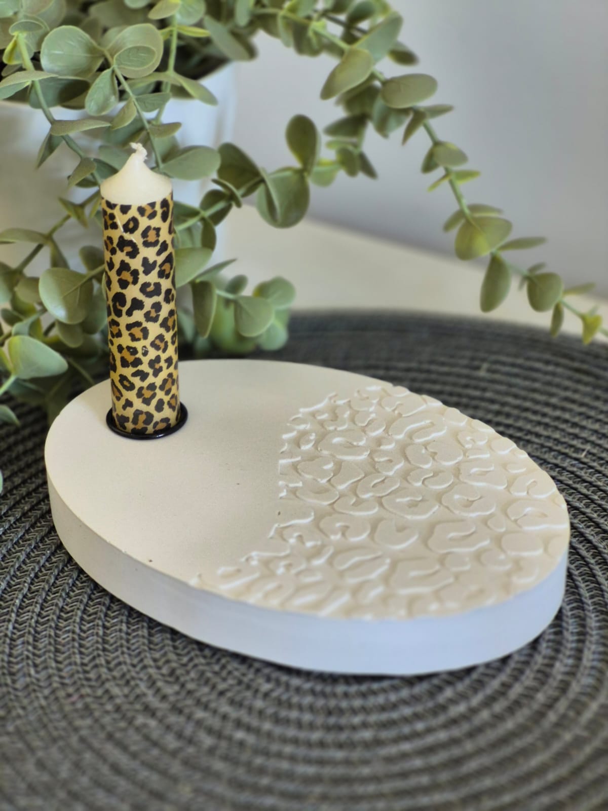 Silikonform Kerzenteller oval für Stabkerzen Zebra oder Leo