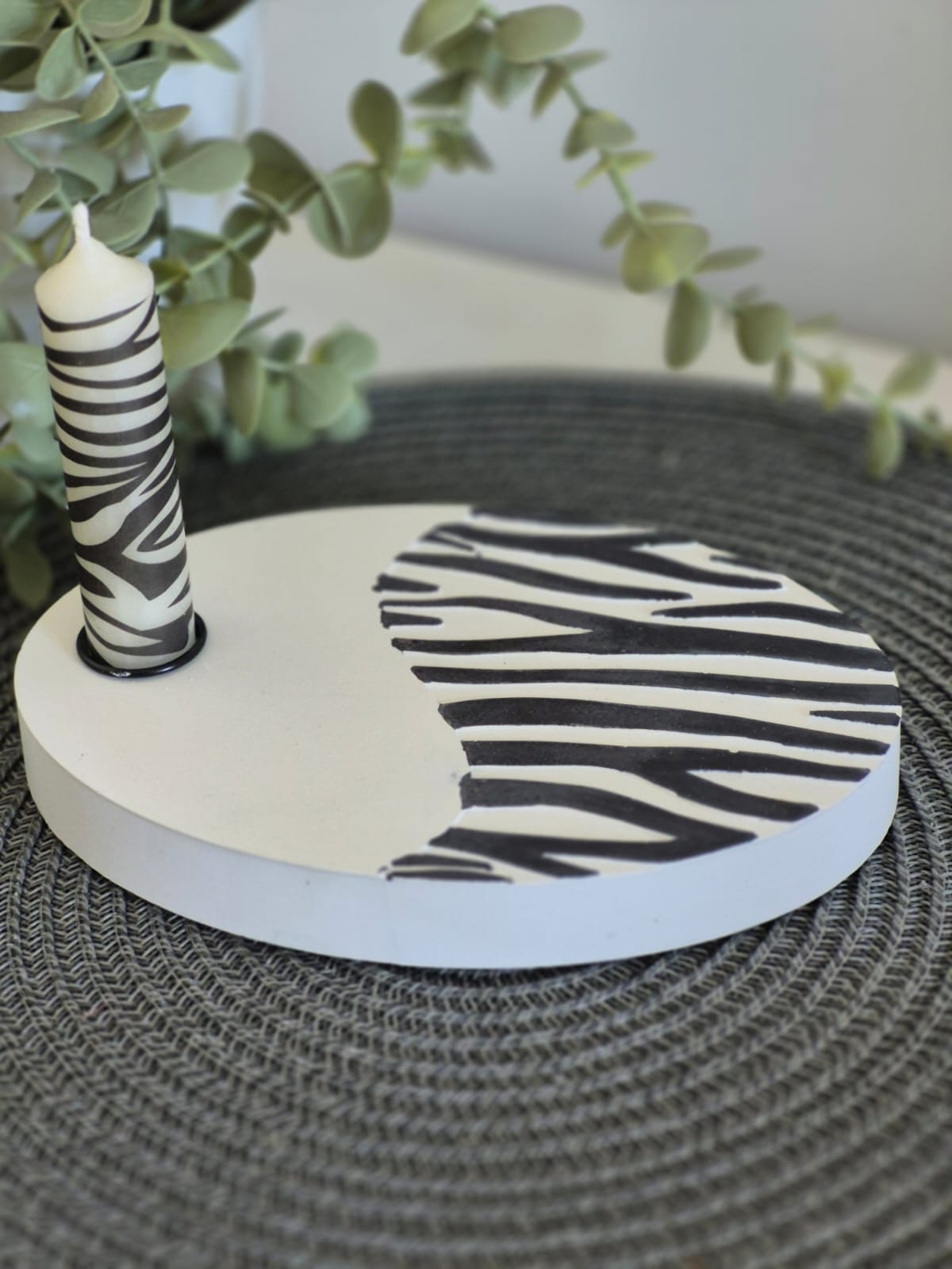 Silikonform Kerzenteller oval für Stabkerzen Zebra oder Leo