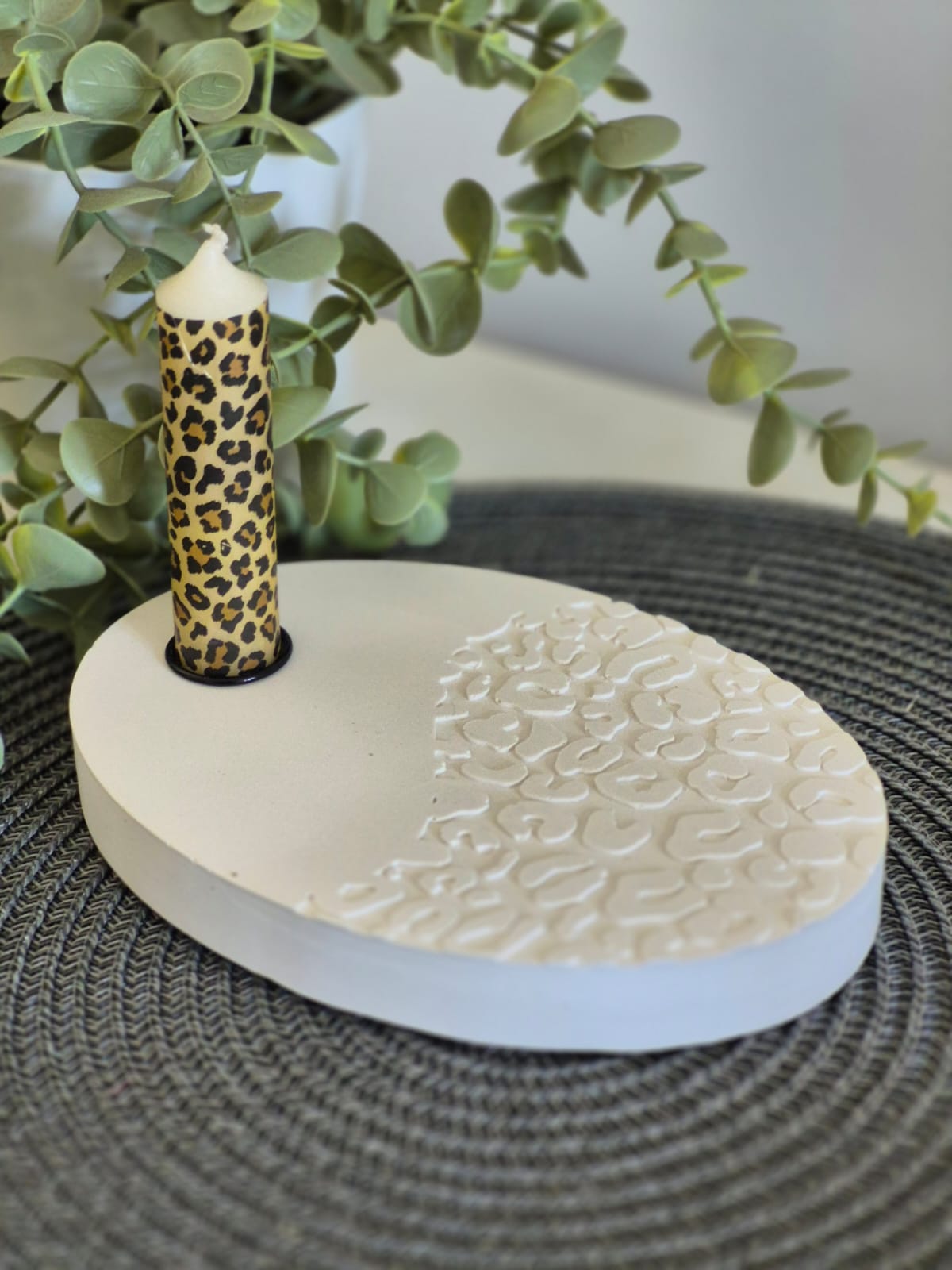 Silikonform Kerzenteller oval für Stabkerzen Zebra oder Leo